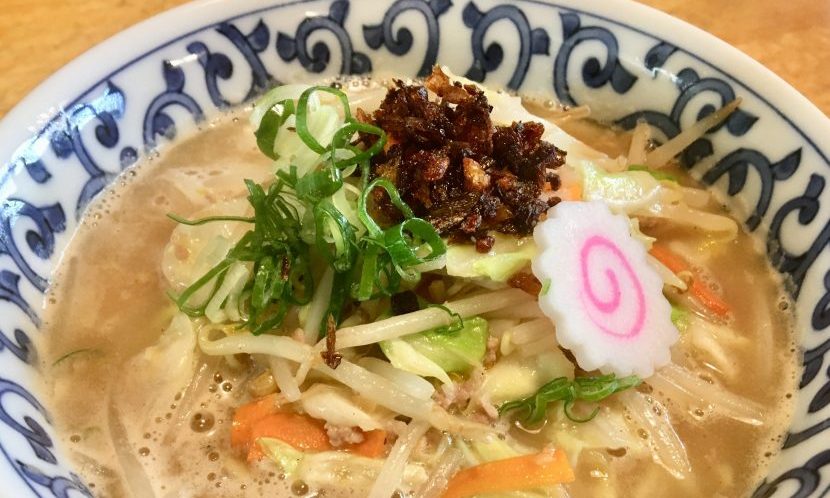 野菜をたっぷり盛り付けたタンメン